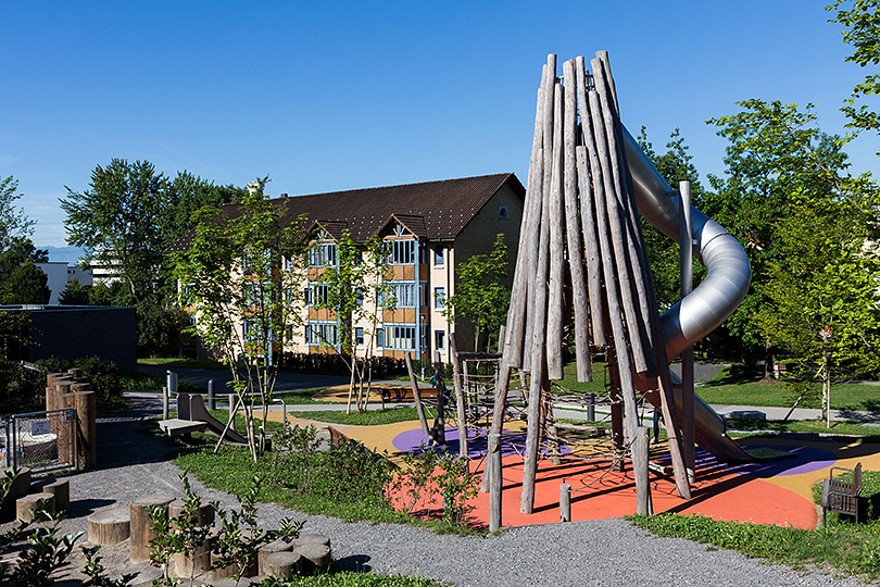 Alterssiedlung und Spielplatz in Steinhausen