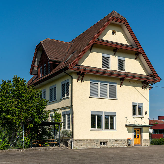 Schulhaus Holzhäusern