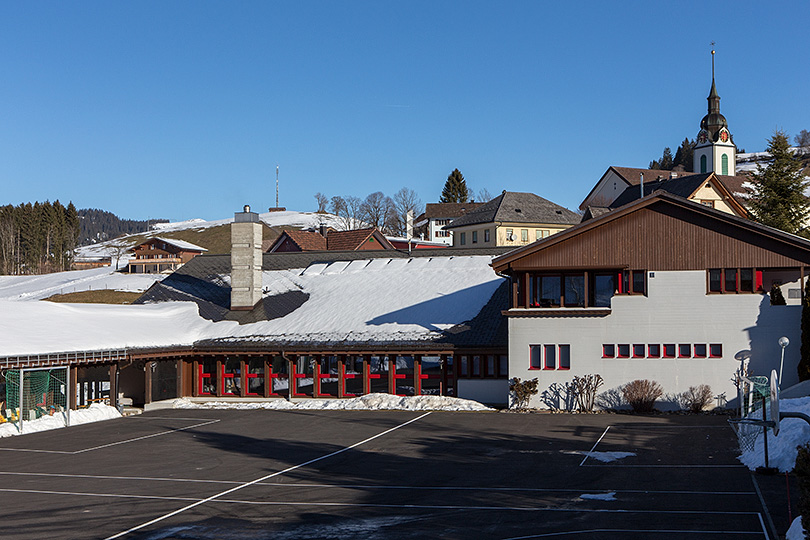 Schulhaus Moos, Oberiberg