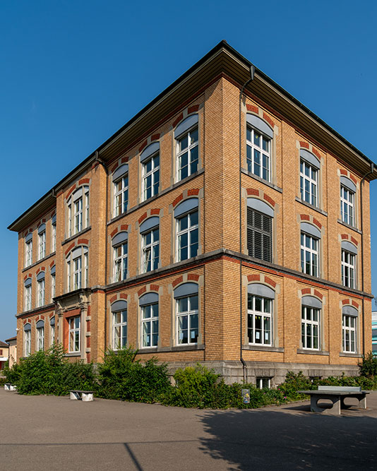 Schulhaus Lindenhof in Bülach