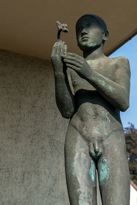 Knaben-Skulptur