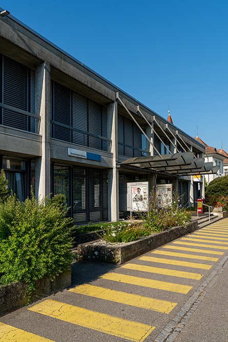 Gemeindeverwaltung und Post in Bellach