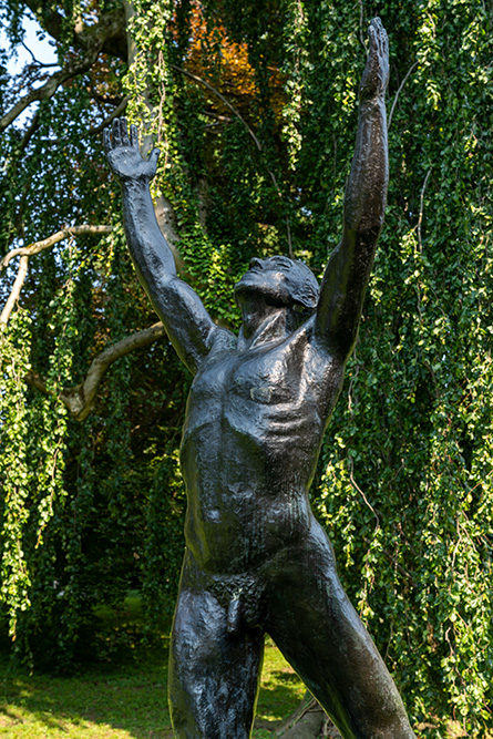 Skulptur im Park der Villa Alma