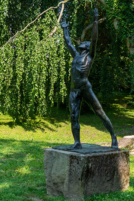 Skulptur im Park der Villa Alma