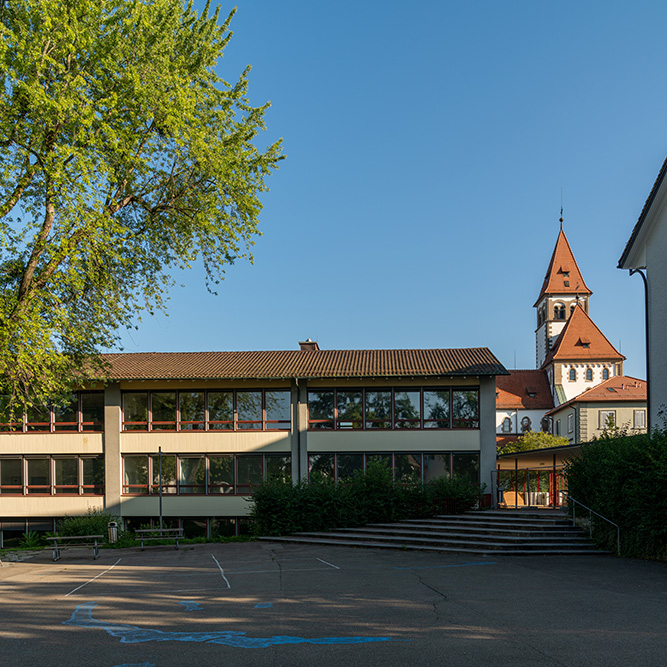 Schulhaus Dorf in Küsnacht