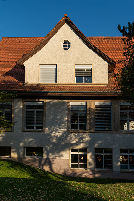 Schulhaus in Zollikerberg