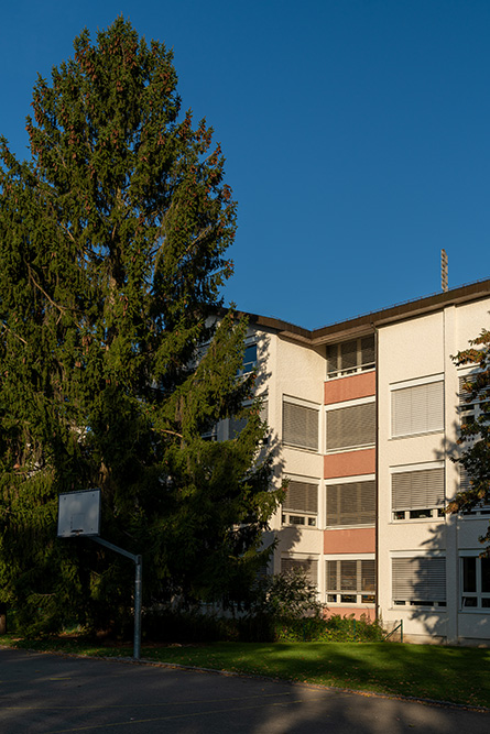 Schulhaus in Zollikerberg