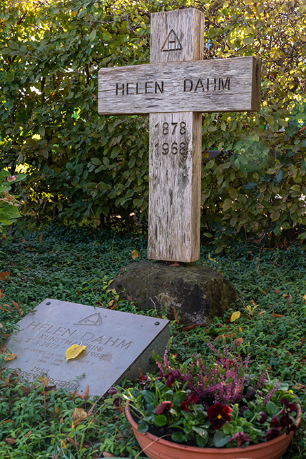Grab Helen Dahm