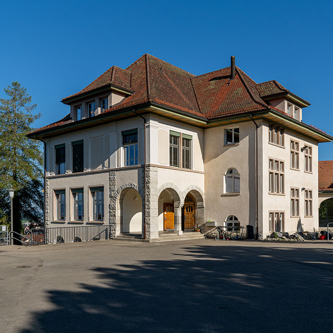 Schulhaus Oberdorf in Hinwil