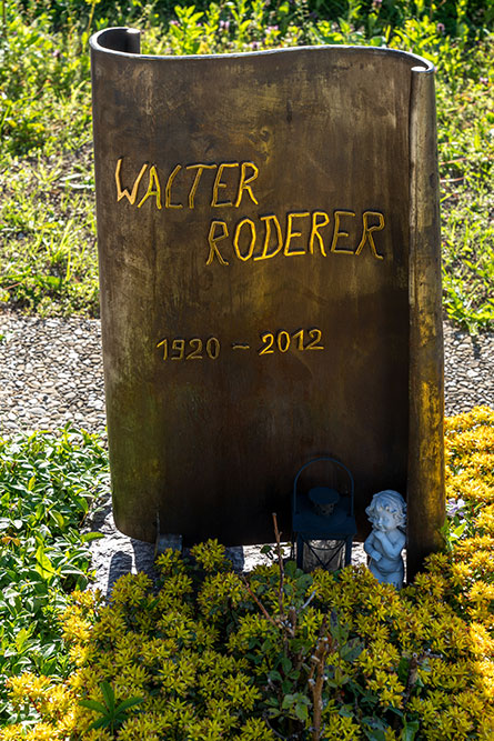Grab von Walter Roderer