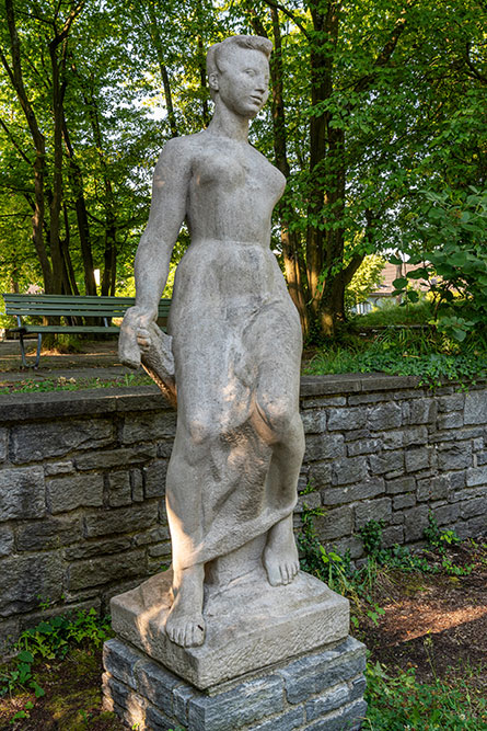 Frauenstatue