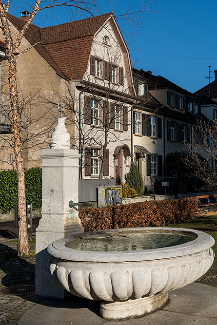 Brunnen an der Peter Rot-Strasse