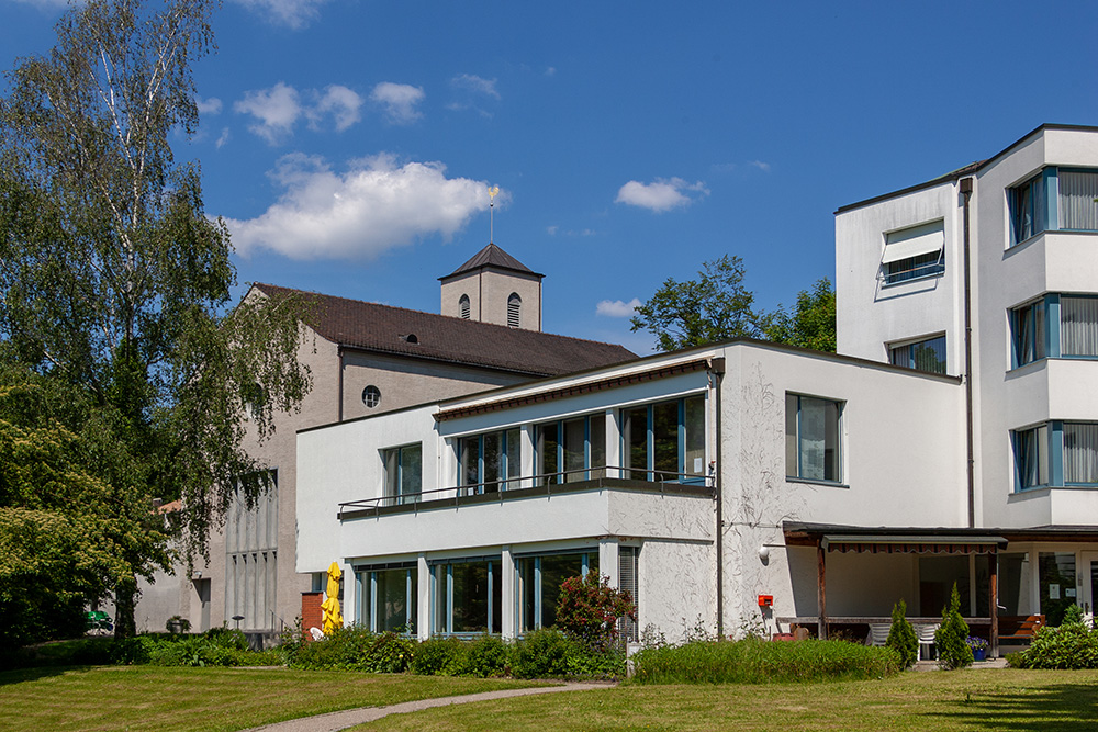 Reformierte Kirche und Altersheim in Oberwil BL