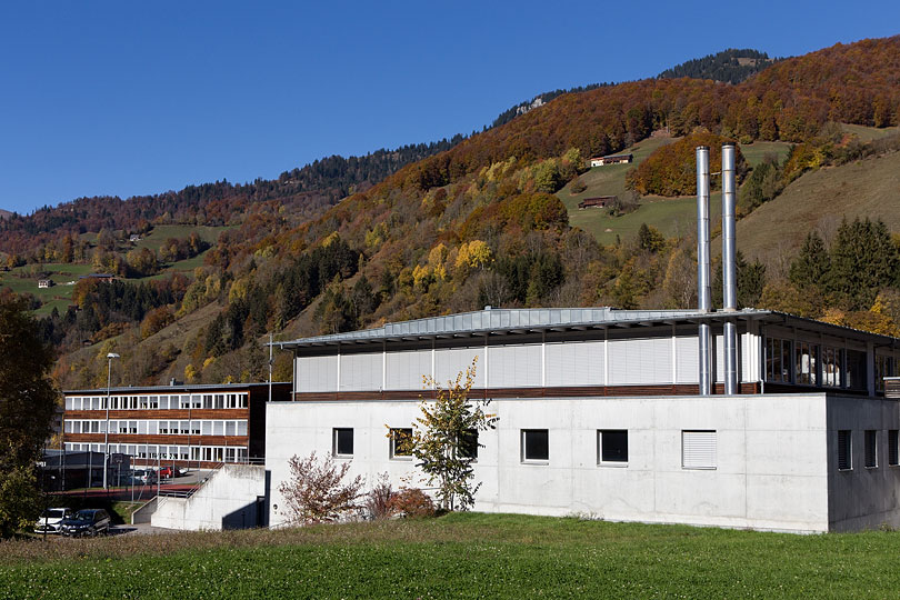 Schulhaus Feld und Sportanlage Oberhof