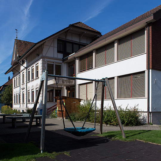Schulhaus in Zäziwil