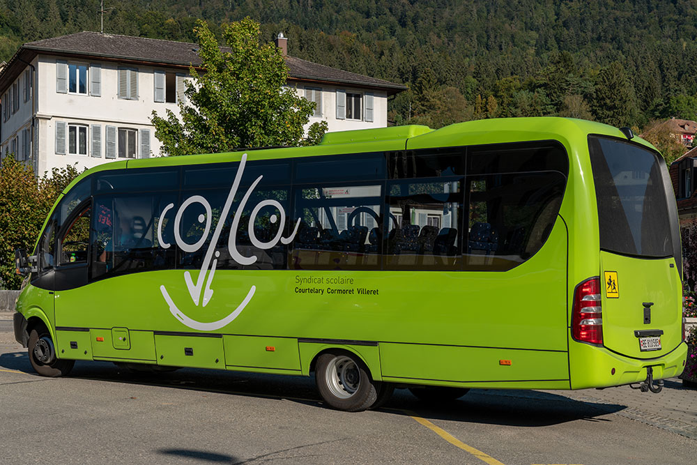 Bus scolaire à Villeret