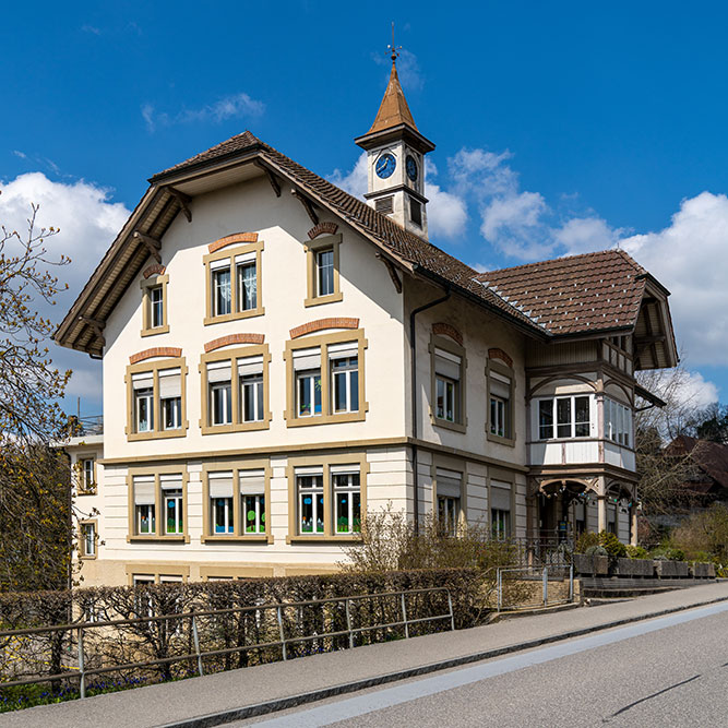 Schulhaus in Thörishaus