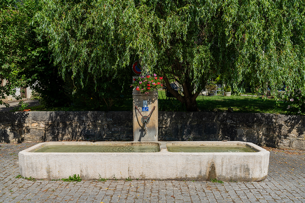 Fontaine à Chézard-Saint-Martin