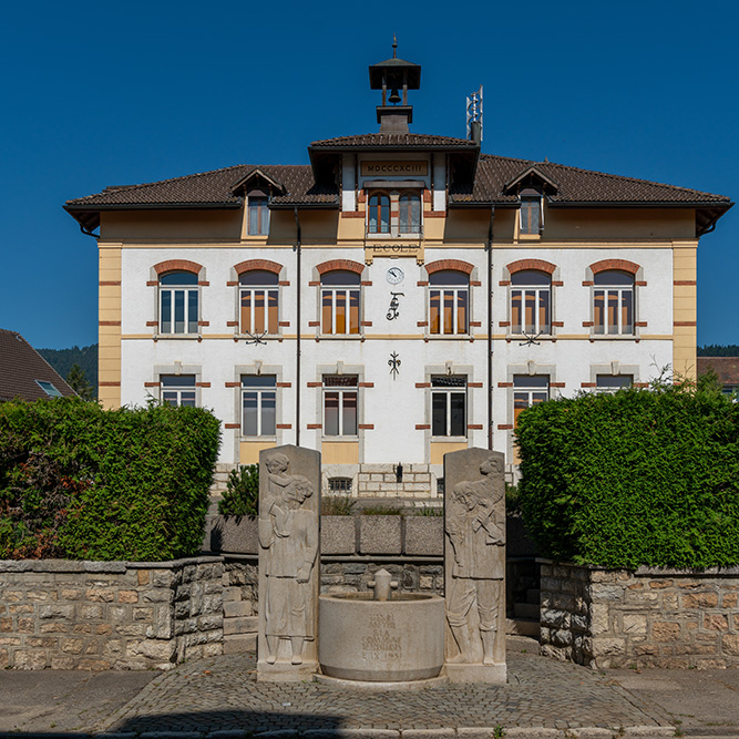 Ecole à Fontaines