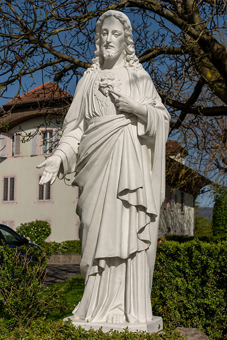 Jesus-Skulptur bei der Herz-Jesu-Kirche