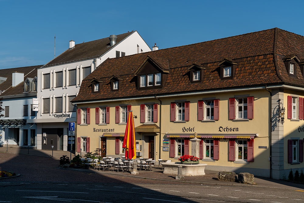 Credit Suisse und Restaurant Hotel Ochsen