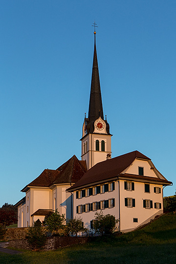 Kirche und Pfarrhaus in Richenthal
