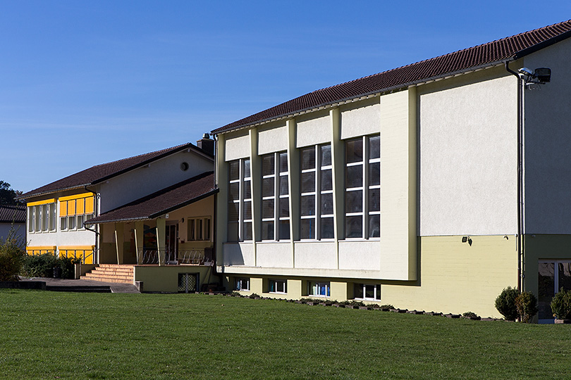 Ecole primaire et la salle de gymnastique à Châtillon