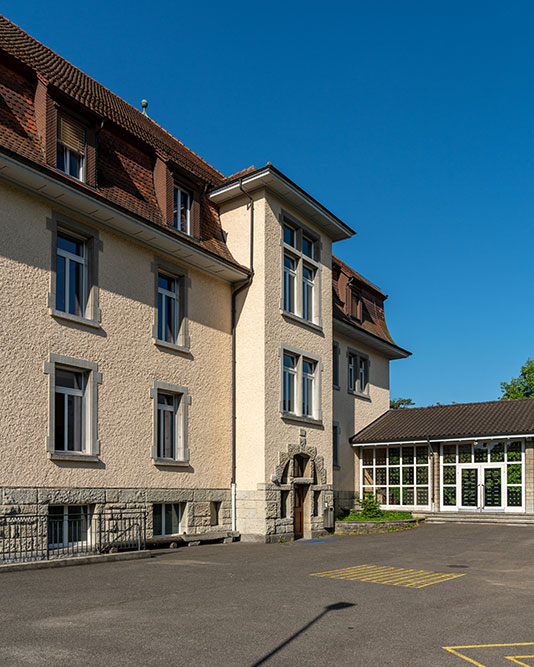 Schulhaus Hübel