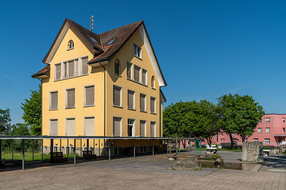 Schulhaus Fosberg Wolfhausen