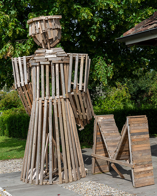 Holzskulptur in Mönchaltorf