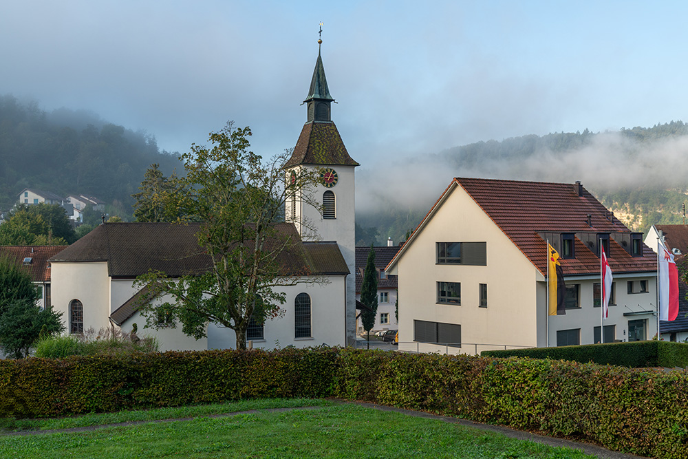 Katholische Kirche und Gemeindehaus Duggingen