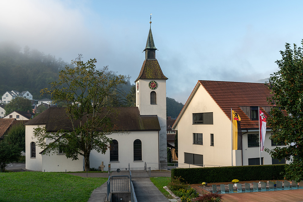 Katholische Kirche und Gemeindehaus Duggingen