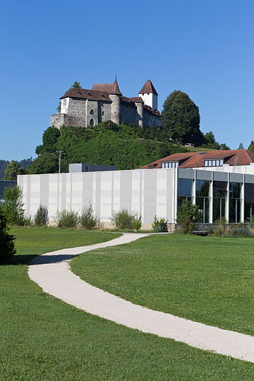 Schloss und Turnhalle in Burgdorf