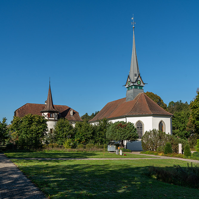 Pfarrhaus und Kirche in Rüegsau
